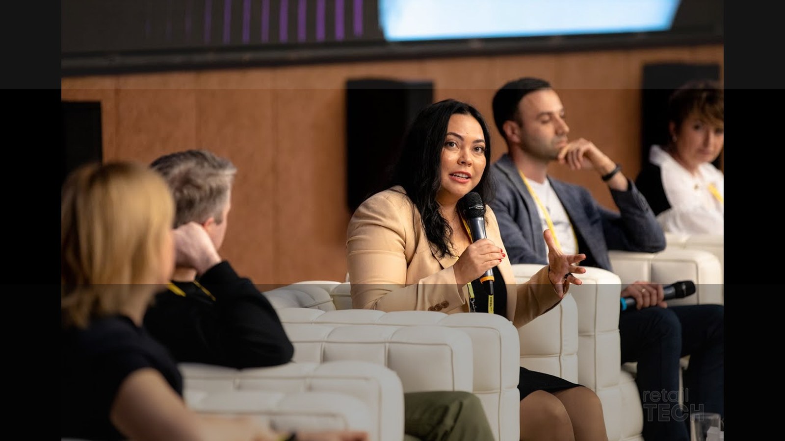 Panel sobre lealtad, CRM y experiencia del cliente